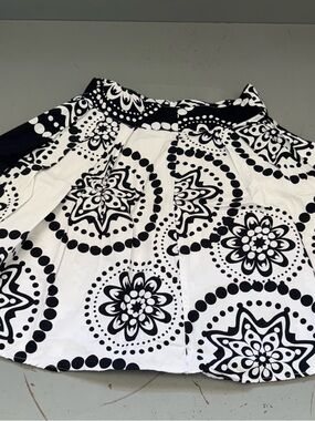 Black & White Graphic Pleated Circle-Print Skater Skirt
